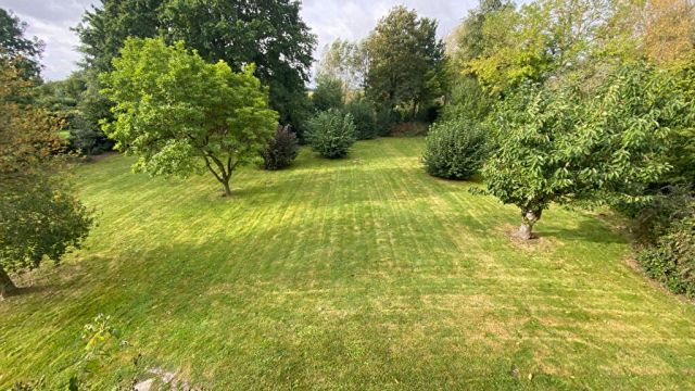 Pavillon individuel avec travaux sur une parcelle de 2 800 m2 N°6636