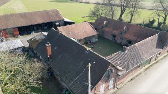 Véritable ferme au carré à rénover avec hangar sur 5 100 m2 ( ou 12 000 m2)  N°6781