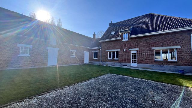 Ferme au carré avec potentiel pour projets équestres, gites ou artisan n°6859